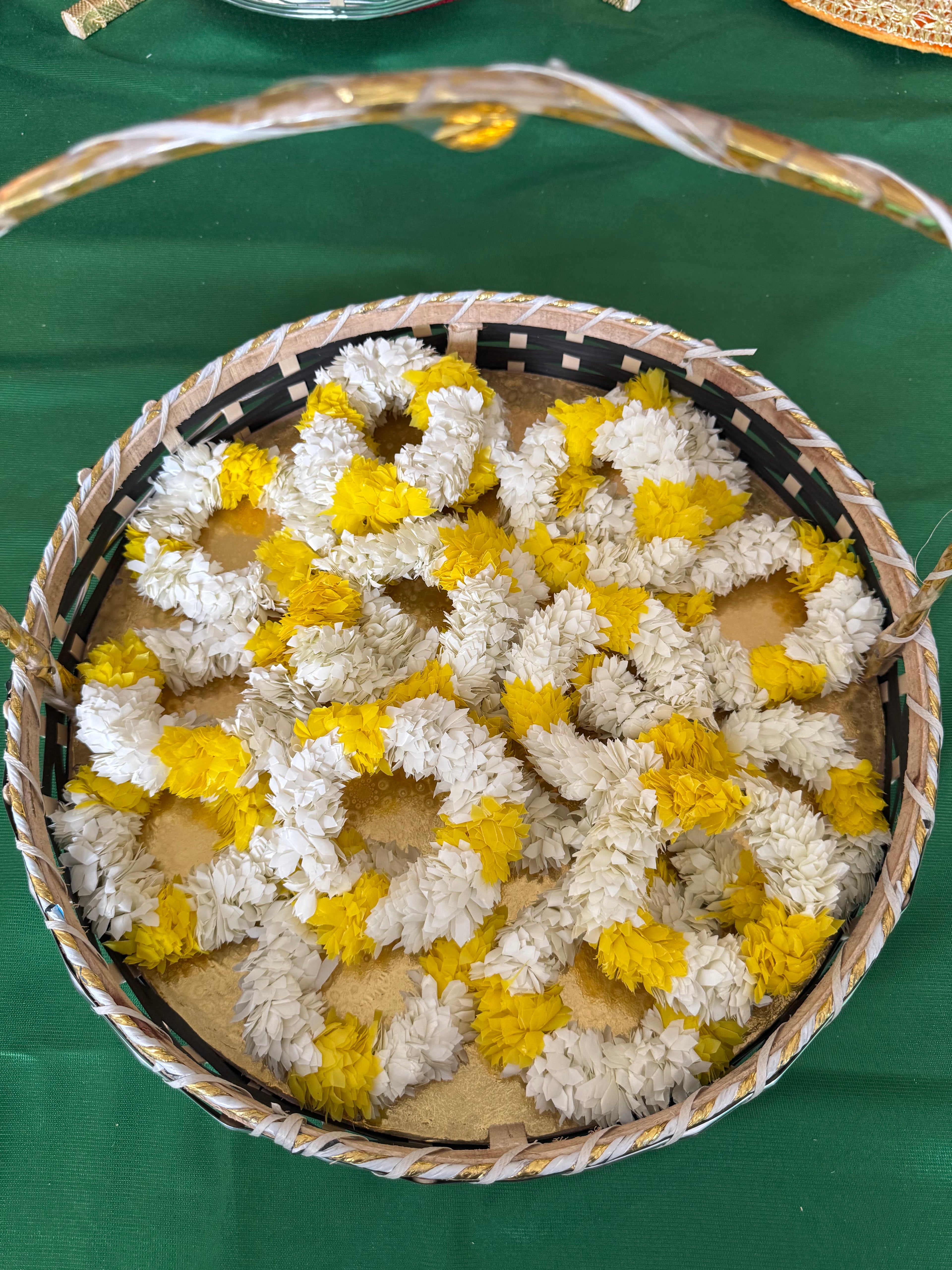 UK Based - Beautiful and elegant white Gajra with a pretty yellow flower