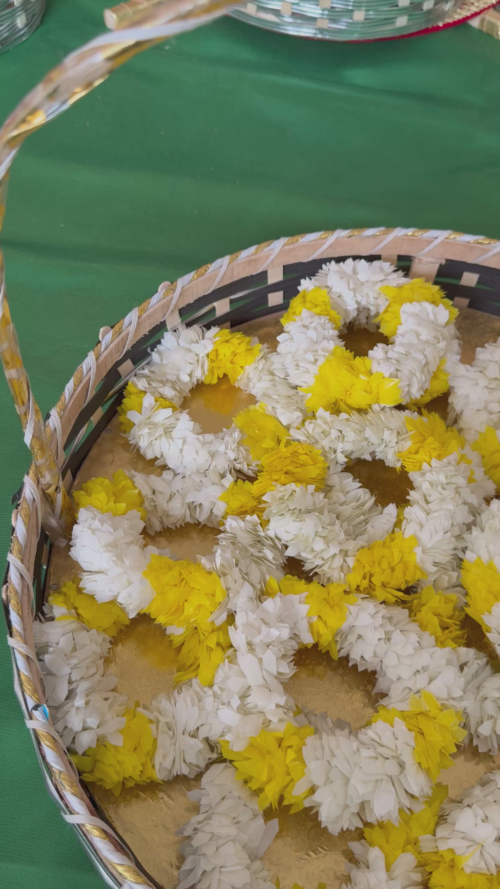 UK Based - Beautiful and elegant white Gajra with a pretty yellow flower